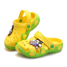Load image into Gallery viewer, Kids Slippers for Boys Girls Cartoon Shoes 2019 Summer Toddler Flip Flops Baby Indoor Slippers Beach Swimming Slippers
