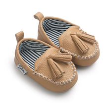 Load image into Gallery viewer, Moccasin First Walkers Newborn Baby Shoes Toddler Prewalker Shoes Baby Boy Girl Pu Tassel pendant Leather Shoes
