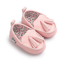 Load image into Gallery viewer, Moccasin First Walkers Newborn Baby Shoes Toddler Prewalker Shoes Baby Boy Girl Pu Tassel pendant Leather Shoes
