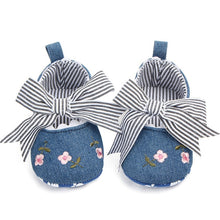 Load image into Gallery viewer, Baby Girl Shoes White Lace Floral Embroidered Soft Shoes Prewalker Walking Toddler Kids Shoes First Walker free shipping
