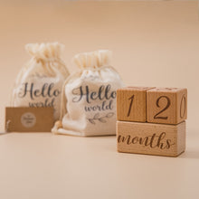 Load image into Gallery viewer, 3pcs/set Handmade Baby Milestone Cards Square Engraved Wood Infants Bathing Gift Newborn Photography Calendar Photo Accessories
