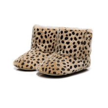 Load image into Gallery viewer, Cute Autumn Winter Infants  Shoes Baby Girl Boy Polka Dot Knitting Boots Casual Sneakers Non-slip Soft Soled Walking Shoes

